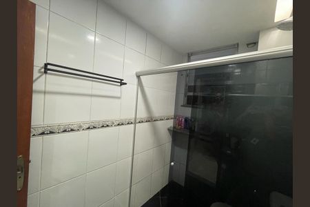 Banheiro de apartamento para alugar com 3 quartos, 100m² em Jardim Guanabara, Rio de Janeiro