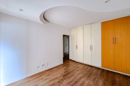 Apartamento para alugar com 295m², 4 quartos e 4 vagas Apartamento para alugar com 295m², 4 quartos e 4 vagasQuarto 3 - Suíte