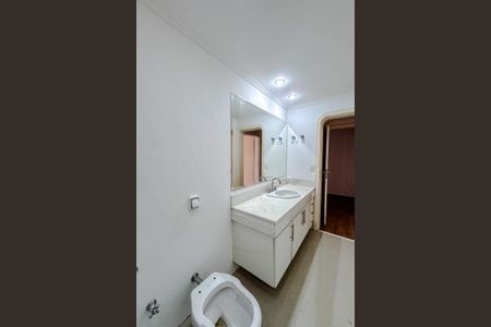 Apartamento para alugar com 295m², 4 quartos e 4 vagas Apartamento para alugar com 295m², 4 quartos e 4 vagasBanheiro da Suíte 3
