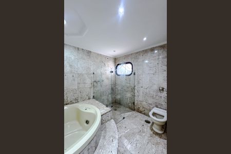 Apartamento para alugar com 295m², 4 quartos e 4 vagas Apartamento para alugar com 295m², 4 quartos e 4 vagasBanheiro da Suíte