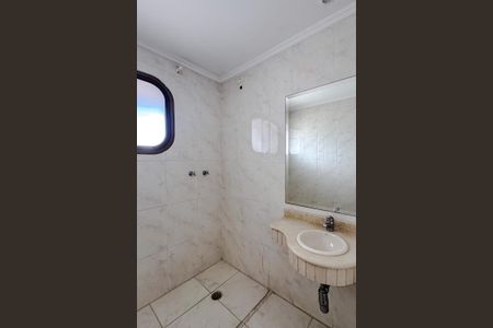 Apartamento para alugar com 295m², 4 quartos e 4 vagas Apartamento para alugar com 295m², 4 quartos e 4 vagasBanheiro da Suíte 4