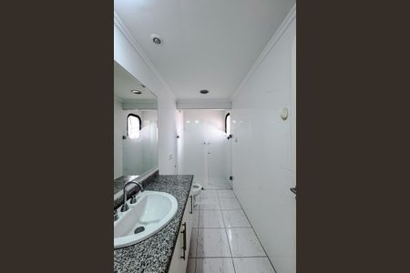 Apartamento para alugar com 295m², 4 quartos e 4 vagas Apartamento para alugar com 295m², 4 quartos e 4 vagasBanheiro da Suíte 2