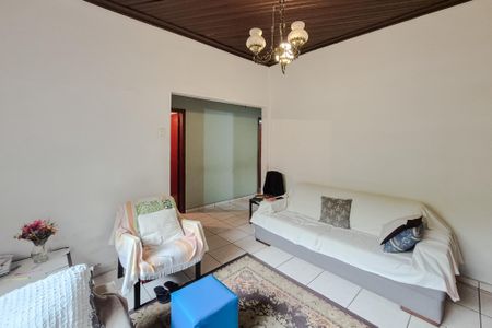 Casa à venda com 129m², 3 quartos e 2 vagasSala