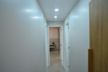Corredor de apartamento para alugar com 2 quartos, 90m² em Barra da Tijuca, Rio de Janeiro