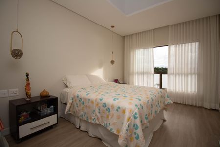 Casa de condomínio para alugar com 390m², 4 quartos e 6 vagasSuíte 3