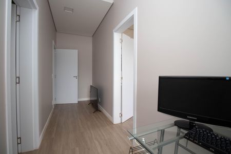 Casa de condomínio para alugar com 390m², 4 quartos e 6 vagasCorredor