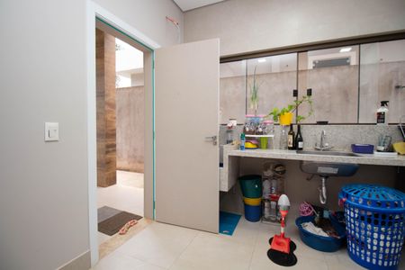 Casa de condomínio para alugar com 390m², 4 quartos e 6 vagasÁrea de Serviço