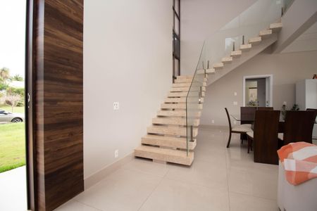 Casa de condomínio para alugar com 390m², 4 quartos e 6 vagasHall