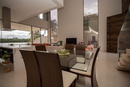 Casa de condomínio para alugar com 390m², 4 quartos e 6 vagasSala 1