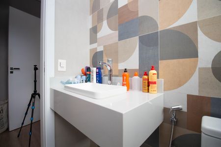 Casa de condomínio para alugar com 390m², 4 quartos e 6 vagasBanheiro da Suíte 2