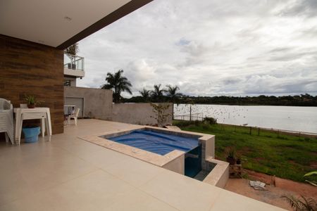 Casa de condomínio para alugar com 390m², 4 quartos e 6 vagasPiscina