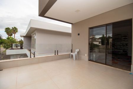 Casa de condomínio para alugar com 390m², 4 quartos e 6 vagasSacada