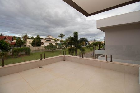 Casa de condomínio para alugar com 390m², 4 quartos e 6 vagasSacada