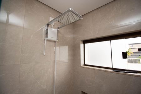 Casa de condomínio para alugar com 390m², 4 quartos e 6 vagasBanheiro da Suíte 3