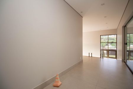 Casa de condomínio para alugar com 390m², 4 quartos e 6 vagasSala 2