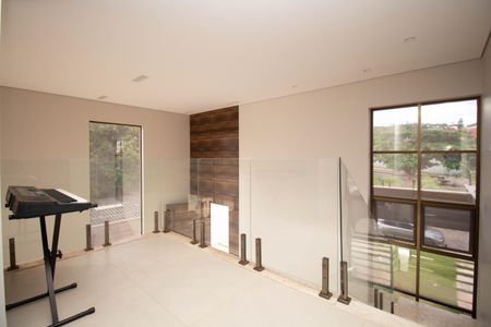 Casa de condomínio para alugar com 390m², 4 quartos e 6 vagasSala 2