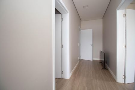 Casa de condomínio para alugar com 390m², 4 quartos e 6 vagasCorredor