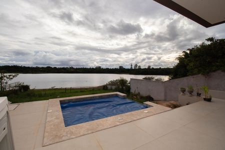 Casa de condomínio para alugar com 390m², 4 quartos e 6 vagasPiscina