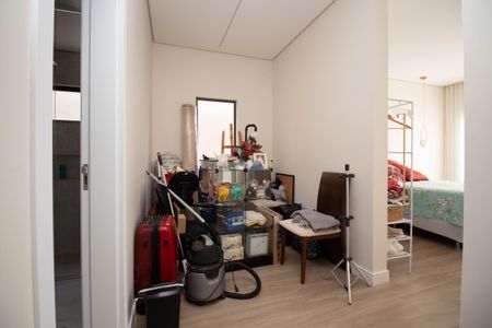 Casa de condomínio para alugar com 390m², 4 quartos e 6 vagasCloset da Suíte 4