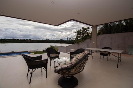 Casa de condomínio para alugar com 390m², 4 quartos e 6 vagasVaranda