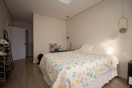 Casa de condomínio para alugar com 390m², 4 quartos e 6 vagasSuíte 3