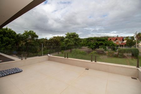 Casa de condomínio para alugar com 390m², 4 quartos e 6 vagasSacada