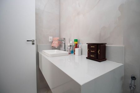 Casa de condomínio para alugar com 390m², 4 quartos e 6 vagasBanheiro da Suíte 4