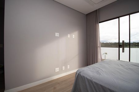 Casa de condomínio para alugar com 390m², 4 quartos e 6 vagasSuíte 2