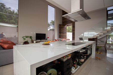 Casa de condomínio para alugar com 390m², 4 quartos e 6 vagasCozinha