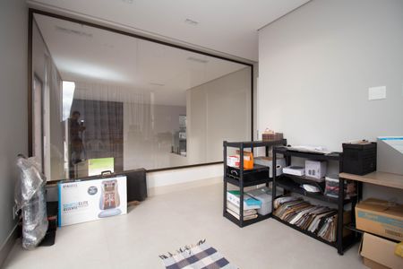 Casa de condomínio para alugar com 390m², 4 quartos e 6 vagasEscritório