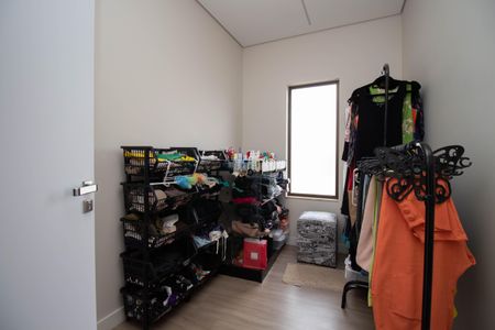 Casa de condomínio para alugar com 390m², 4 quartos e 6 vagasCloset da Suíte 3