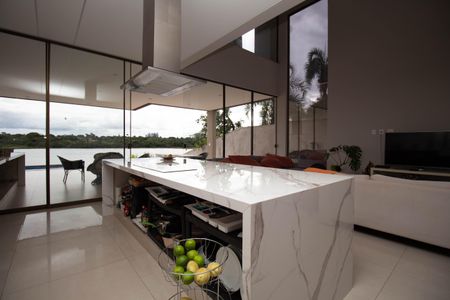 Casa de condomínio para alugar com 390m², 4 quartos e 6 vagasCozinha