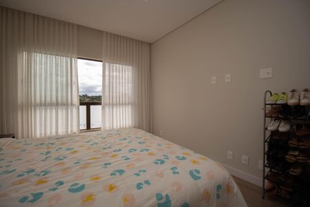 Casa de condomínio para alugar com 390m², 4 quartos e 6 vagasSuíte 3