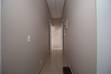 Casa de condomínio para alugar com 390m², 4 quartos e 6 vagasCorredor