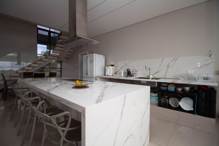 Casa de condomínio para alugar com 390m², 4 quartos e 6 vagasCozinha