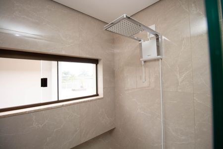 Casa de condomínio para alugar com 390m², 4 quartos e 6 vagasBanheiro da Suíte 1