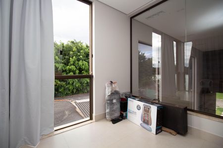 Casa de condomínio para alugar com 390m², 4 quartos e 6 vagasEscritório