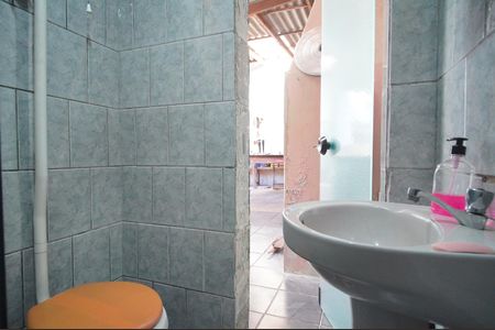 Casa à venda com 300m², 3 quartos e 2 vagasBanheiro 2