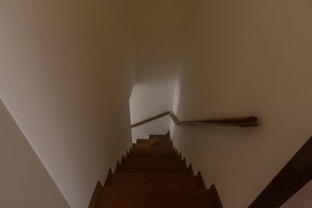 Casa à venda com 120m², 2 quartos e 1 vagaEscada