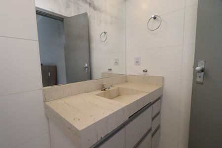 Apartamento para alugar com 142m², 4 quartos e 1 vaga Apartamento para alugar com 142m², 4 quartos e 1 vagaBanheiro da Suíte