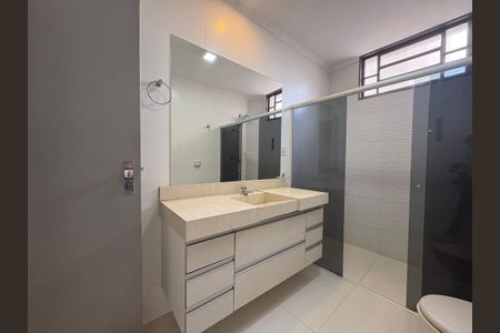Apartamento para alugar com 142m², 4 quartos e 1 vaga Apartamento para alugar com 142m², 4 quartos e 1 vagaBanheiro