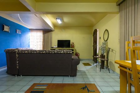 Casa à venda com 100m², 5 quartos e 2 vagas Casa à venda com 100m², 5 quartos e 2 vagasFachada