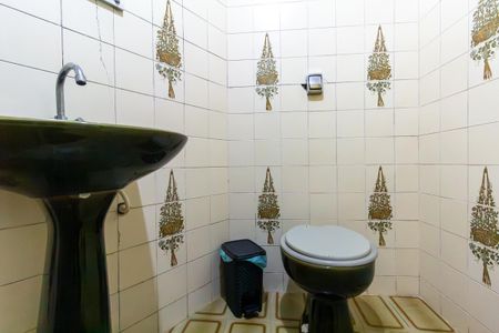 Casa à venda com 100m², 5 quartos e 2 vagas Casa à venda com 100m², 5 quartos e 2 vagasBanheiro 3