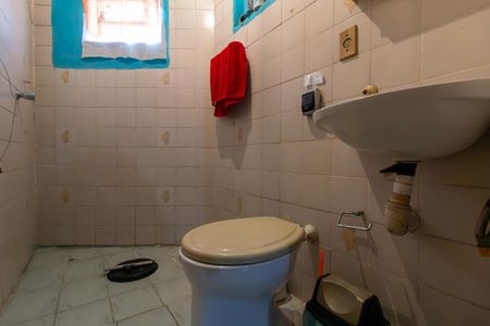 Casa à venda com 100m², 5 quartos e 2 vagas Casa à venda com 100m², 5 quartos e 2 vagasBanheiro 2