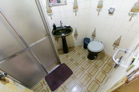 Casa à venda com 100m², 5 quartos e 2 vagas Casa à venda com 100m², 5 quartos e 2 vagasBanheiro 3