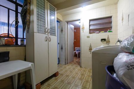 Casa à venda com 100m², 5 quartos e 2 vagas Casa à venda com 100m², 5 quartos e 2 vagasÁrea de Serviço