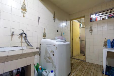 Casa à venda com 100m², 5 quartos e 2 vagas Casa à venda com 100m², 5 quartos e 2 vagasÁrea de Serviço