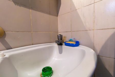 Casa à venda com 100m², 5 quartos e 2 vagas Casa à venda com 100m², 5 quartos e 2 vagasBanheiro 2