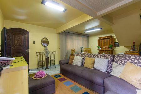 Casa à venda com 100m², 5 quartos e 2 vagas Casa à venda com 100m², 5 quartos e 2 vagasFachada