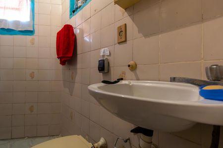 Casa à venda com 100m², 5 quartos e 2 vagas Casa à venda com 100m², 5 quartos e 2 vagasBanheiro 2